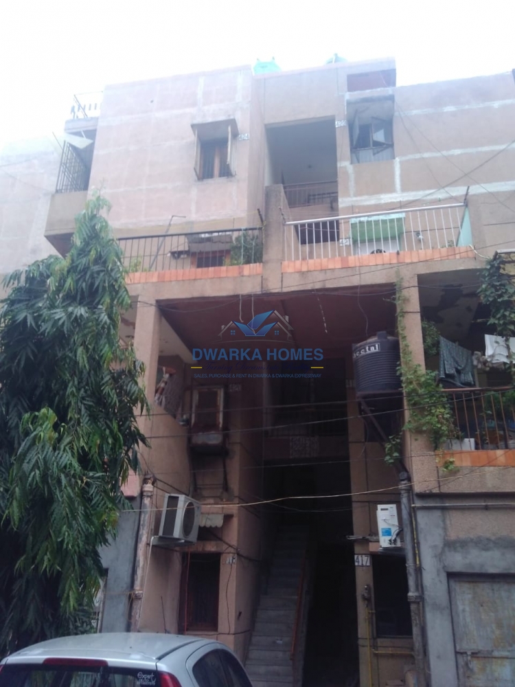 3 Bedroom 2 Bathroom DDA flat availble for rent in metro view apartment sector 13 dwarka 